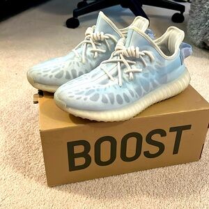 Yeezy 350 v2 size 8